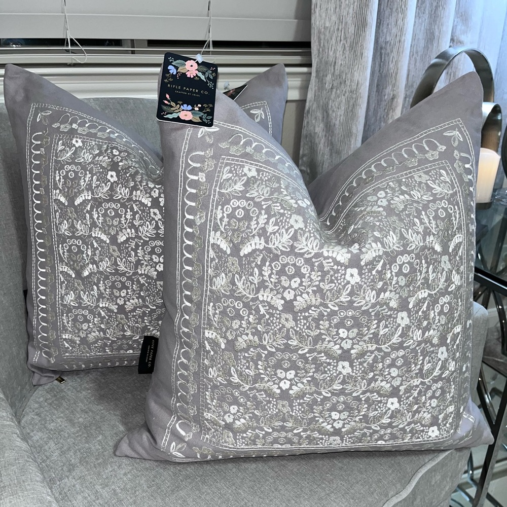 1-NWT RIFLE PAPER CO. BY LOLOI LINEN EMBROIDERED DECORATIVE PILLOW